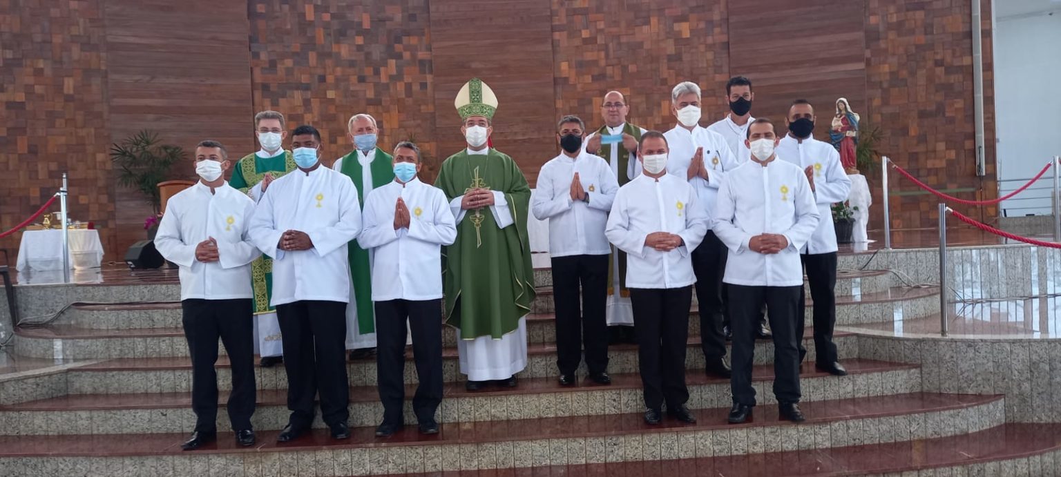 NOVOS MINISTROS DA SAGRADA COMUNHÃO EUCARÍSTICA – Diocese de Luziânia