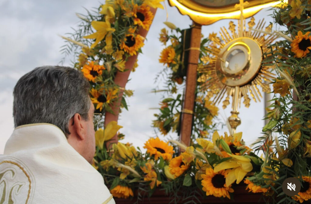 Read more about the article MISSA E PROCISSÃO CORPUS CHRISTI