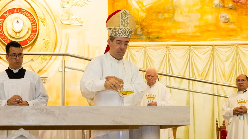 Read more about the article DEDICAÇÃO DO ALTAR E DA IGREJA NOSSA SENHORA DE FÁTIMA